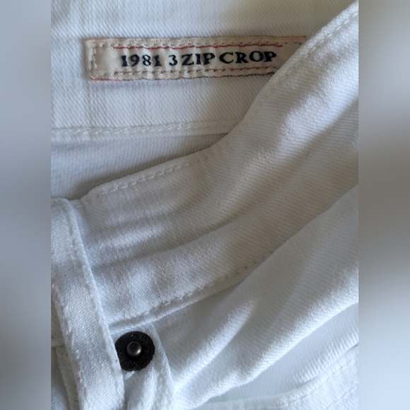 Guess white skinny jeans in size 23. - Picture 6 of 8